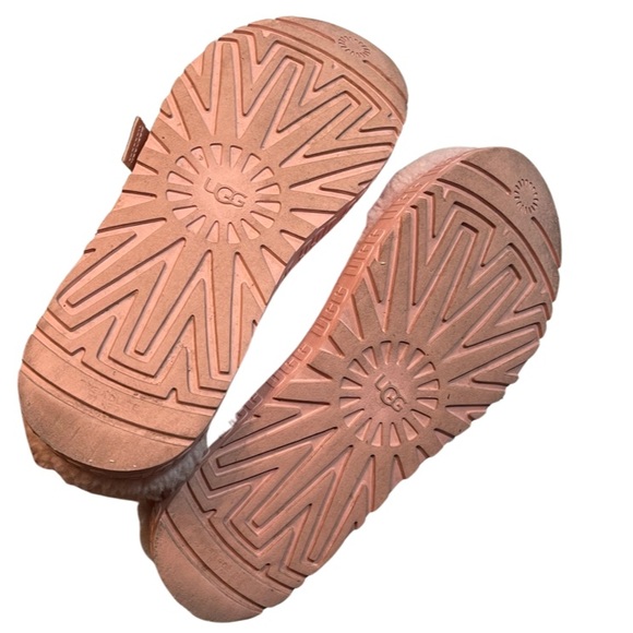 Baby Pink Fluffita Uggs - Picture 4 of 6